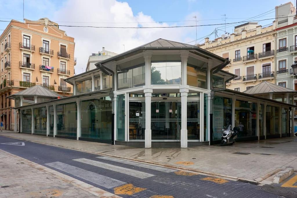 Sunny Cozy Penthouse With A Terrace At Plaza Del Carmen Apartment Valencia Exterior photo